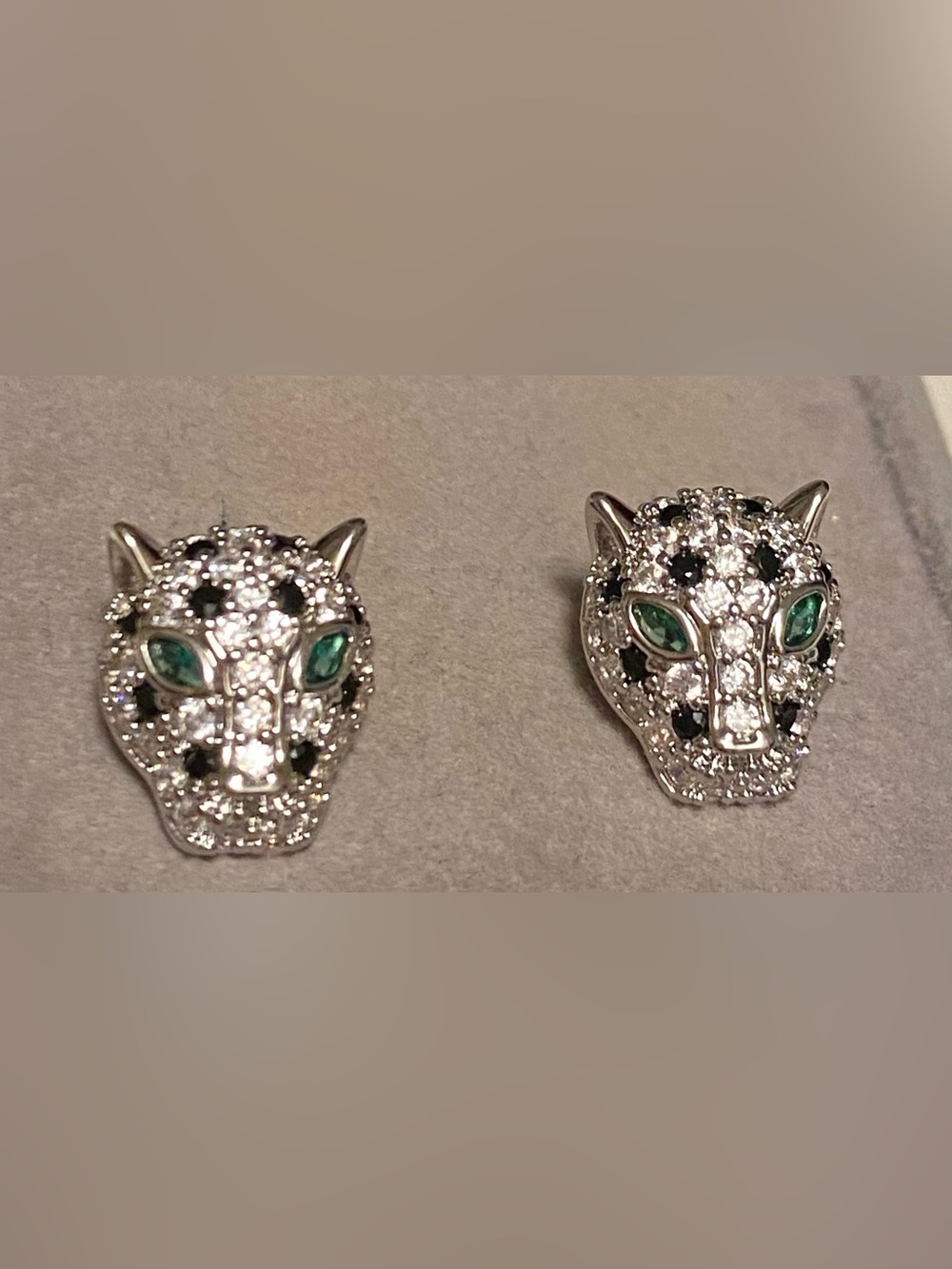 Fashion Jewelry Silver Plated Crystal Leopard Head Stud Earrings with Green Eyes